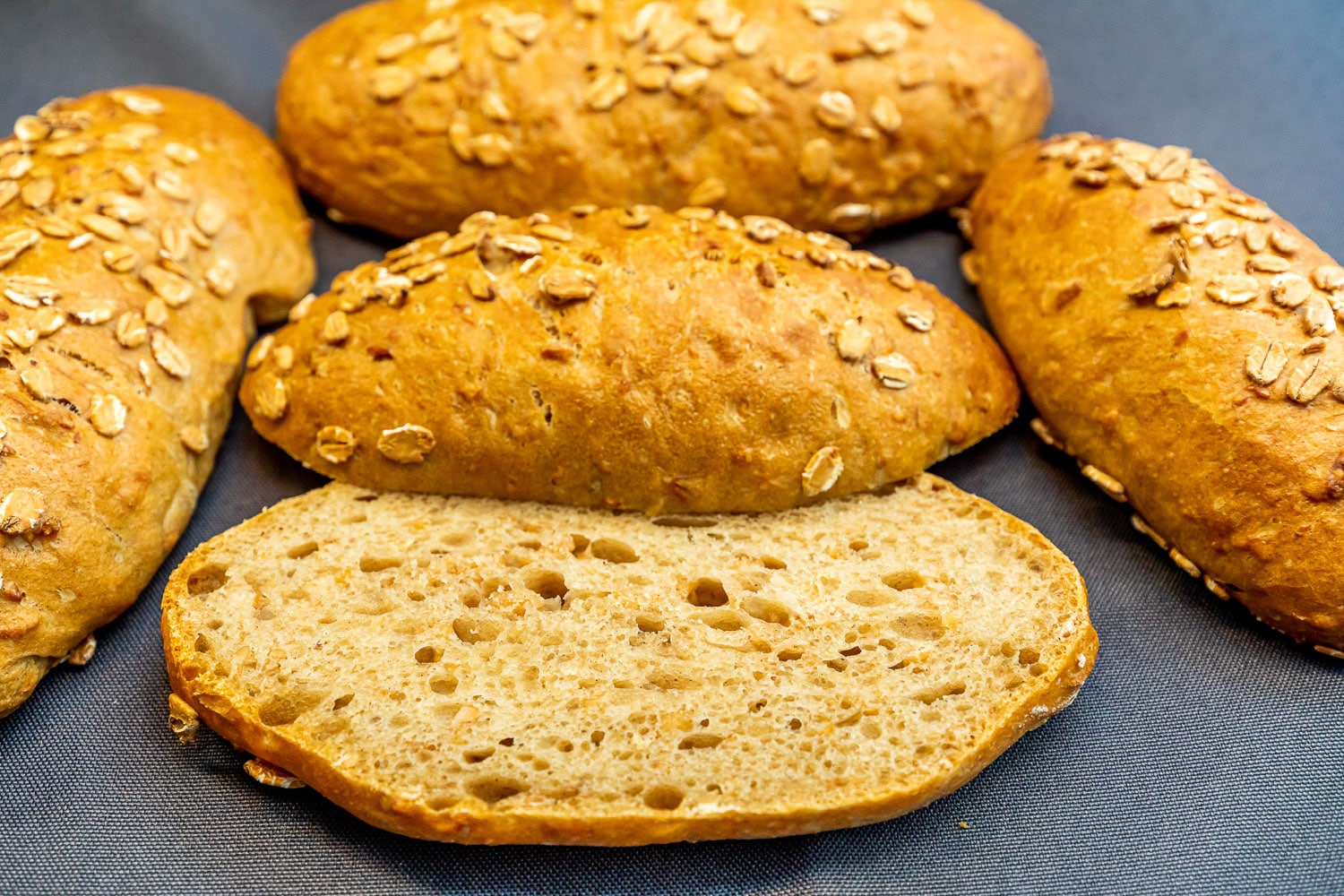 Dinkelflocken-Roggenbrötchen - Brotbackrezept